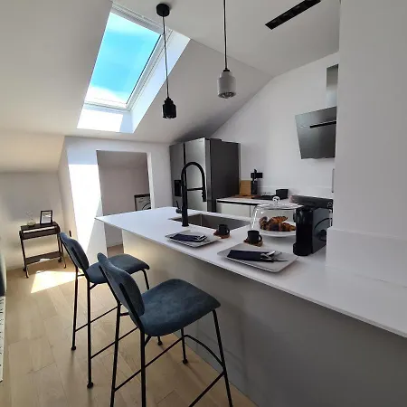 Romantic Porto Close To Sandy 3*