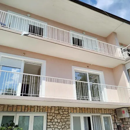 Romantic Porto Close To Sandy Crikvenica