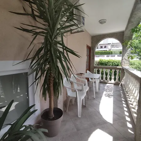 Romantic Porto Close To Sandy 3*