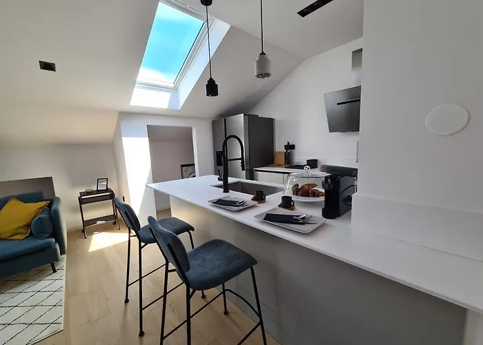 Romantic Porto Close To Sandy 3*
