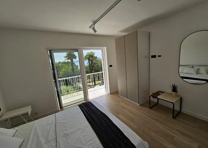 Romantic Porto Close To Sandy Crikvenica
