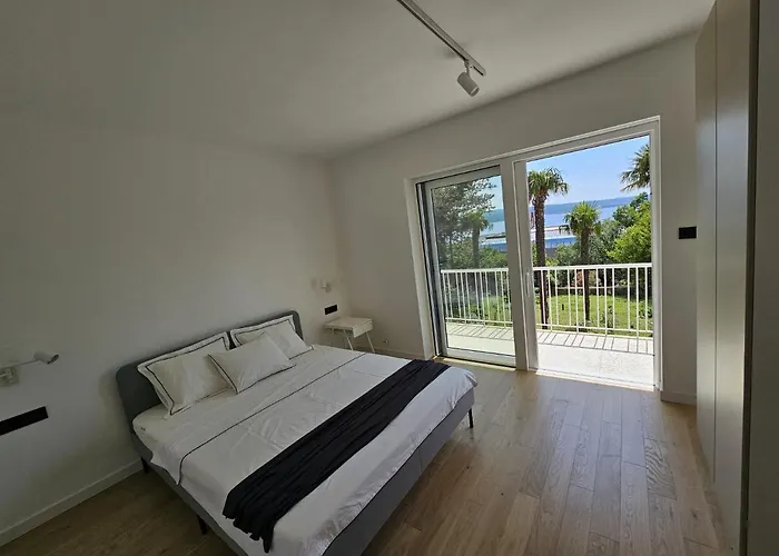 Romantic Porto Close To Sandy 3*