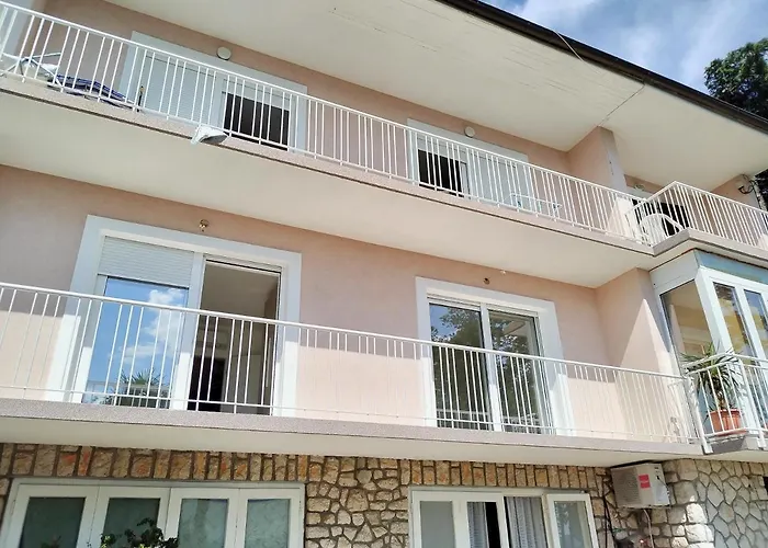 Romantic Porto Close To Sandy Crikvenica